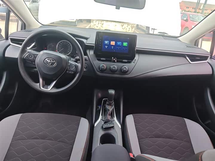 Фото 10 - Toyota Corolla