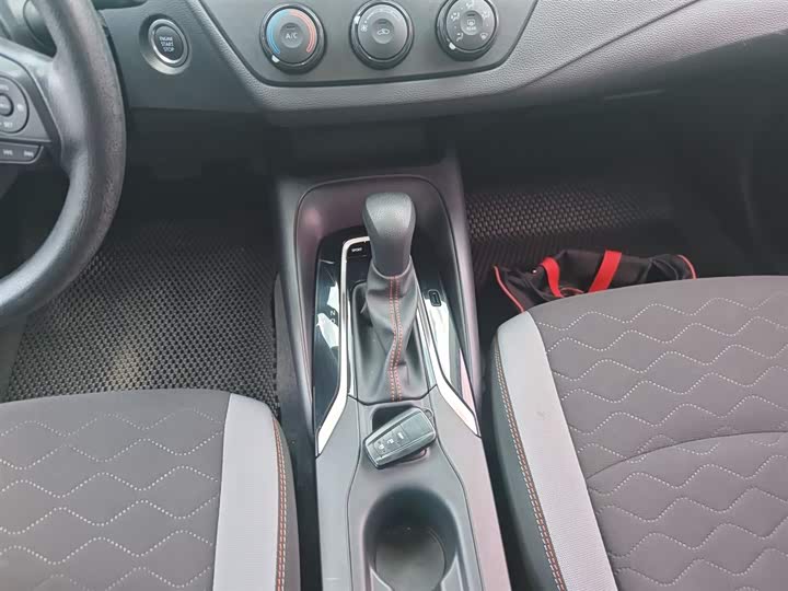 Фото 14 - Toyota Corolla