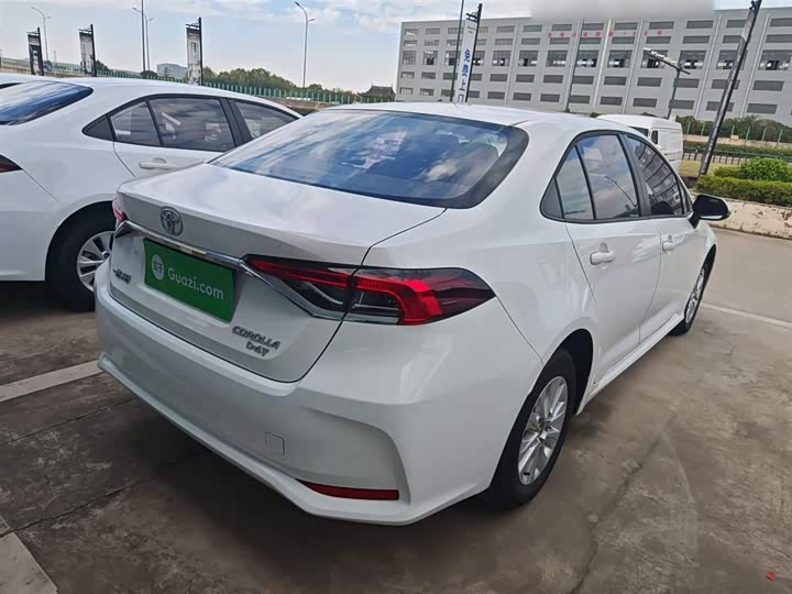 Фото 7 - Toyota Corolla