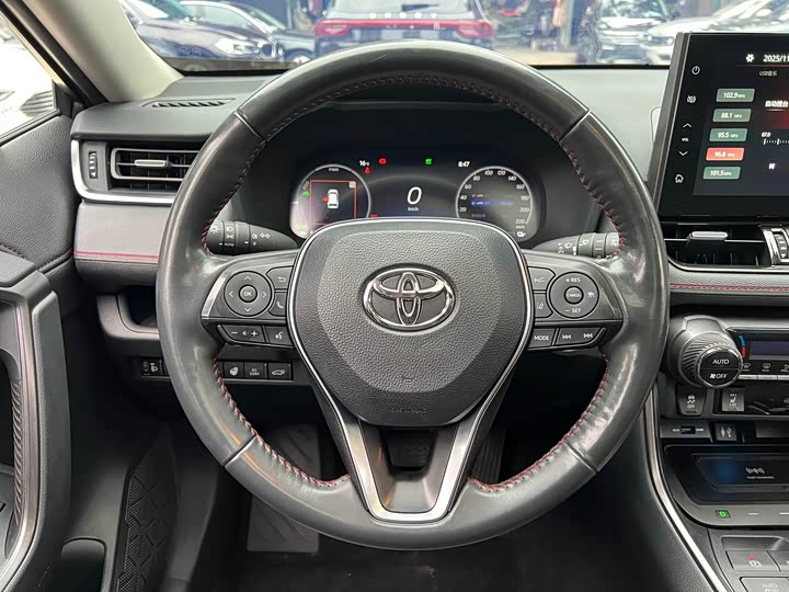 Фото 10 - Toyota Wildlander Hybrid