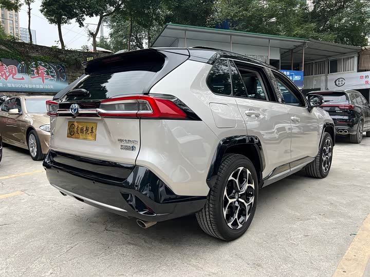 Фото 20 - Toyota Wildlander Hybrid