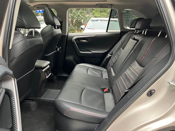 Фото 8 - Toyota Wildlander Hybrid