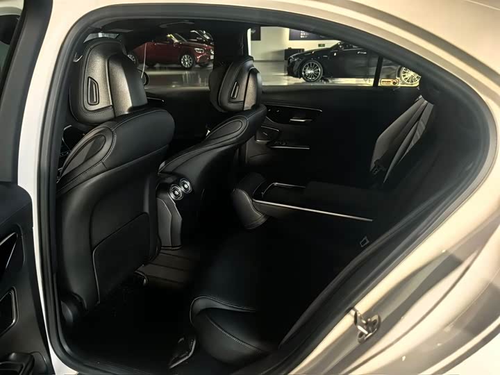 Фото 9 - Mercedes-Benz C-Class