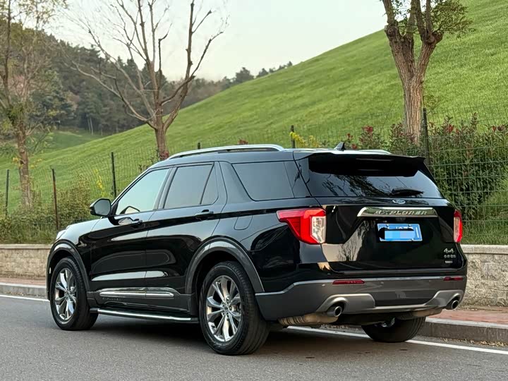 Фото 4 - Ford Explorer