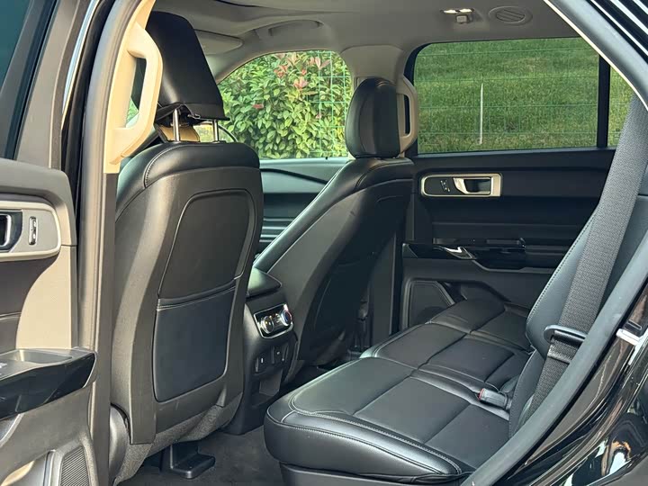 Фото 7 - Ford Explorer