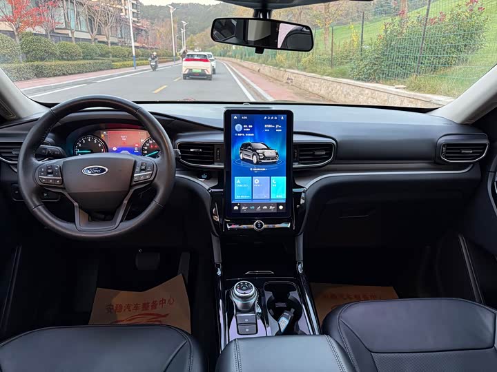 Фото 8 - Ford Explorer