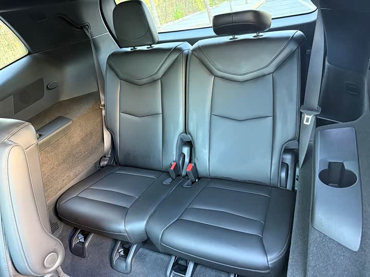 Фото 12 - Cadillac XT6