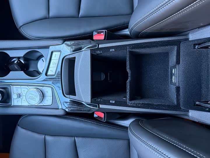 Фото 17 - Cadillac XT6