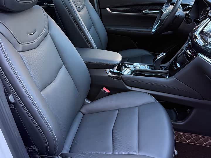 Фото 21 - Cadillac XT6