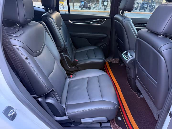 Фото 22 - Cadillac XT6