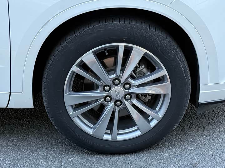 Фото 24 - Cadillac XT6