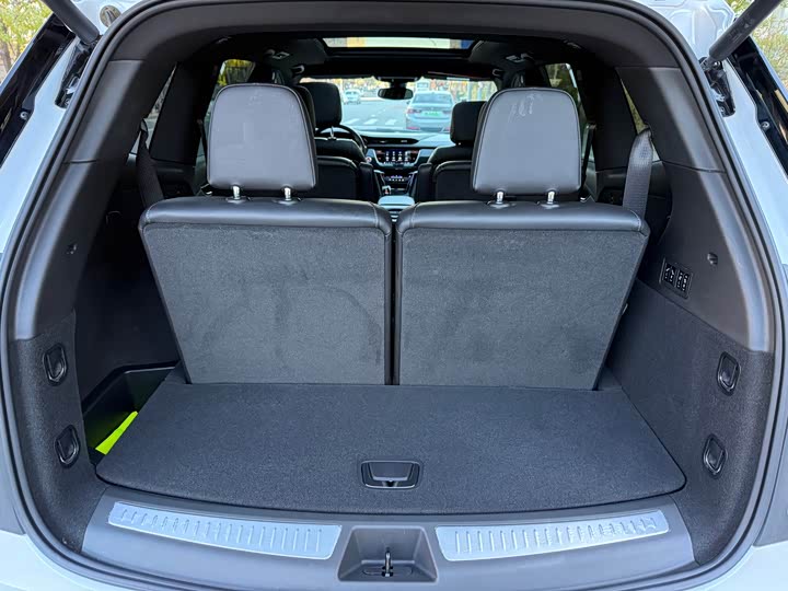 Фото 26 - Cadillac XT6