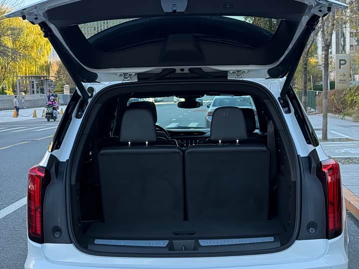 Фото 29 - Cadillac XT6