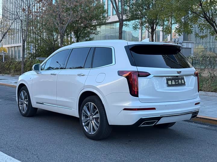 Фото 31 - Cadillac XT6