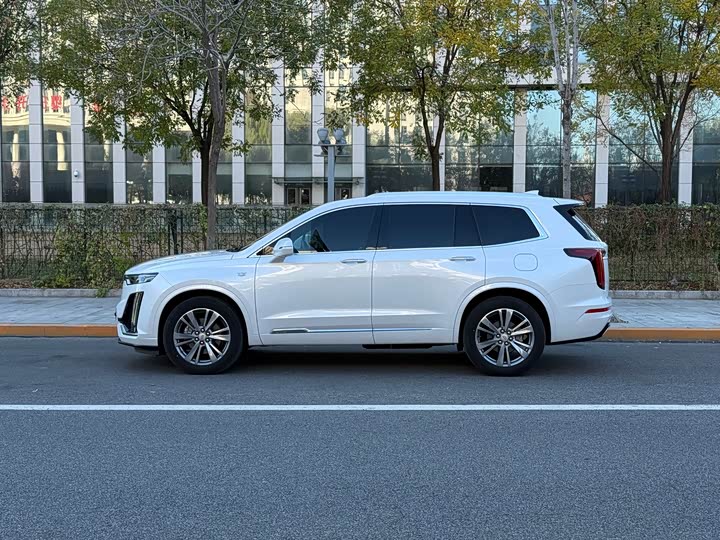 Фото 32 - Cadillac XT6