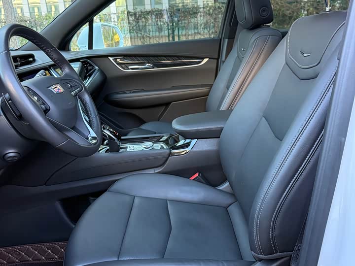 Фото 9 - Cadillac XT6