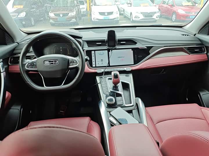 Фото 10 - Geely Atlas