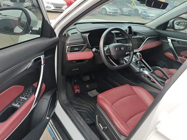 Фото 16 - Geely Atlas