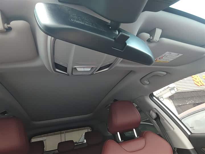 Фото 18 - Geely Atlas