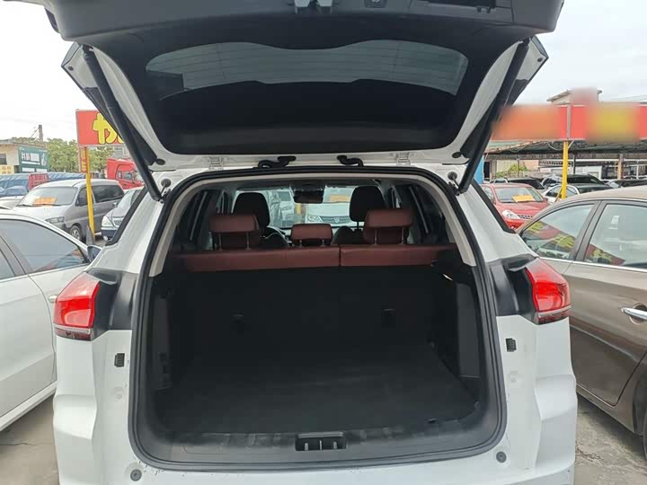 Фото 19 - Geely Atlas