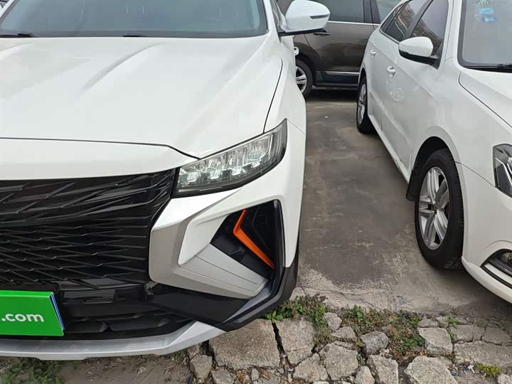 Фото 24 - Geely Atlas