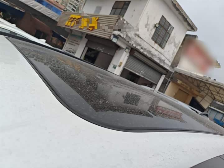 Фото 27 - Geely Atlas