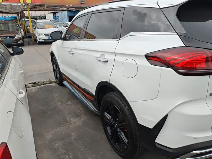 Фото 5 - Geely Atlas