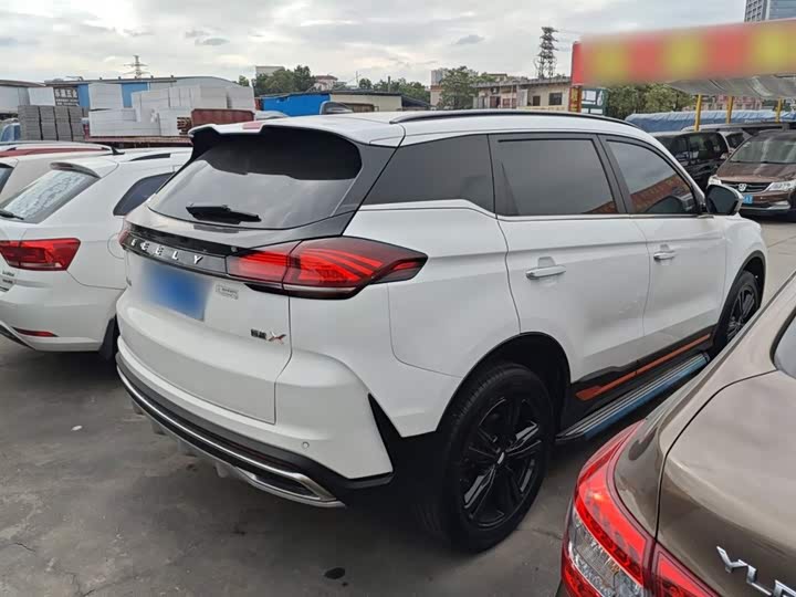 Фото 7 - Geely Atlas