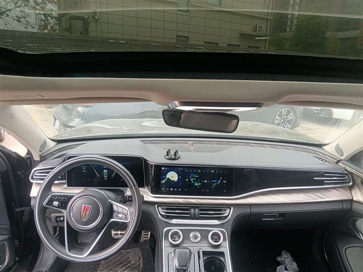 Фото 16 - Hongqi H9