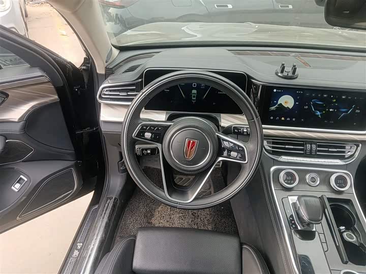 Фото 17 - Hongqi H9