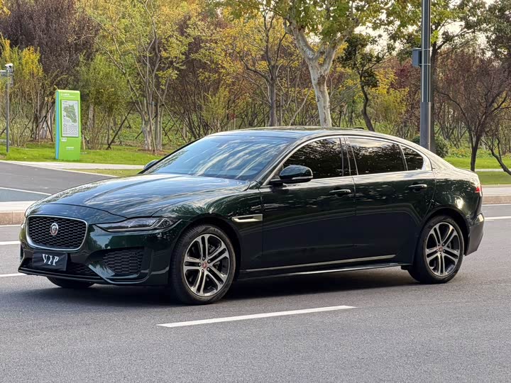 Фото 1 - Jaguar XE L