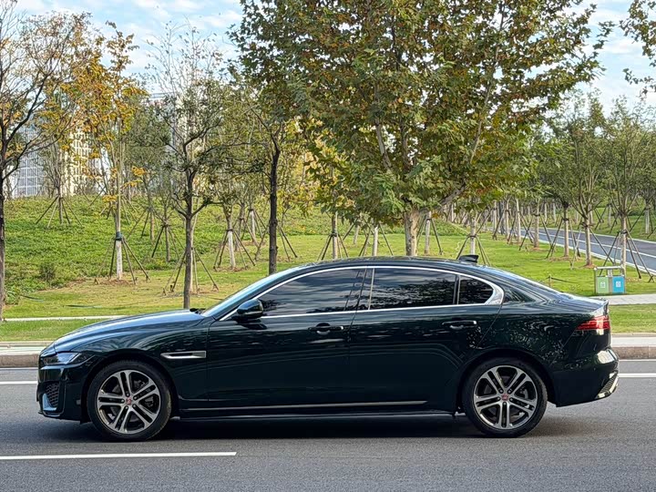 Фото 10 - Jaguar XE L