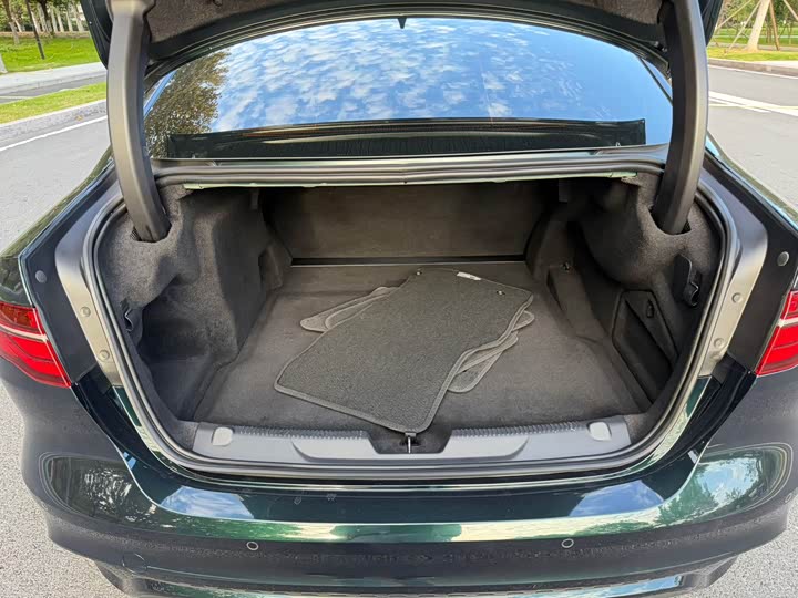 Фото 11 - Jaguar XE L