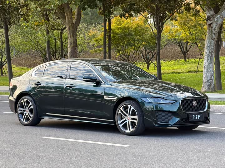 Фото 3 - Jaguar XE L