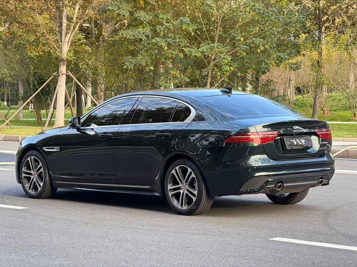 Фото 6 - Jaguar XE L