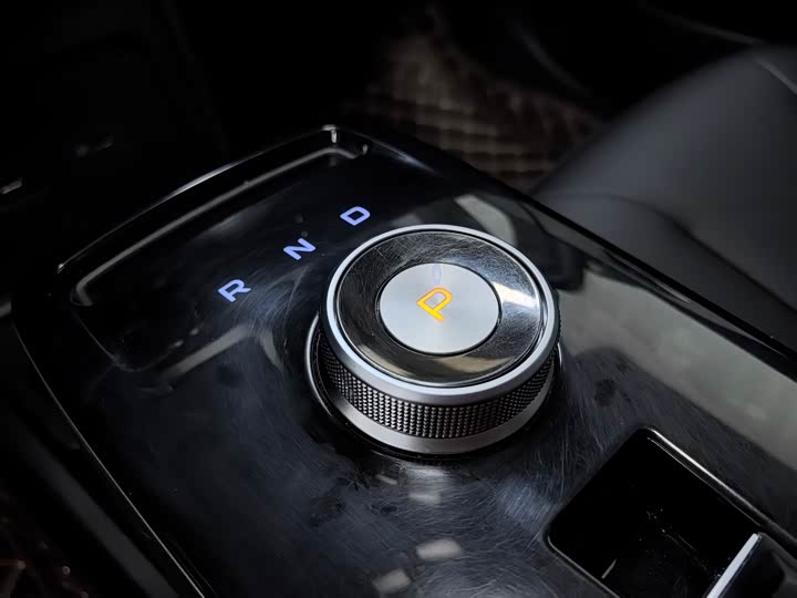 Фото 10 - Geely Geometry E Firefly