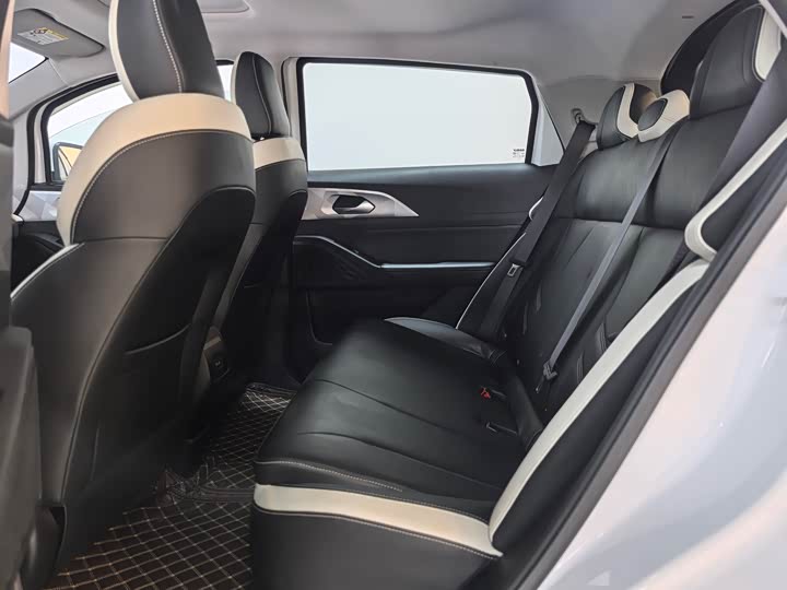 Фото 13 - Geely Geometry E Firefly