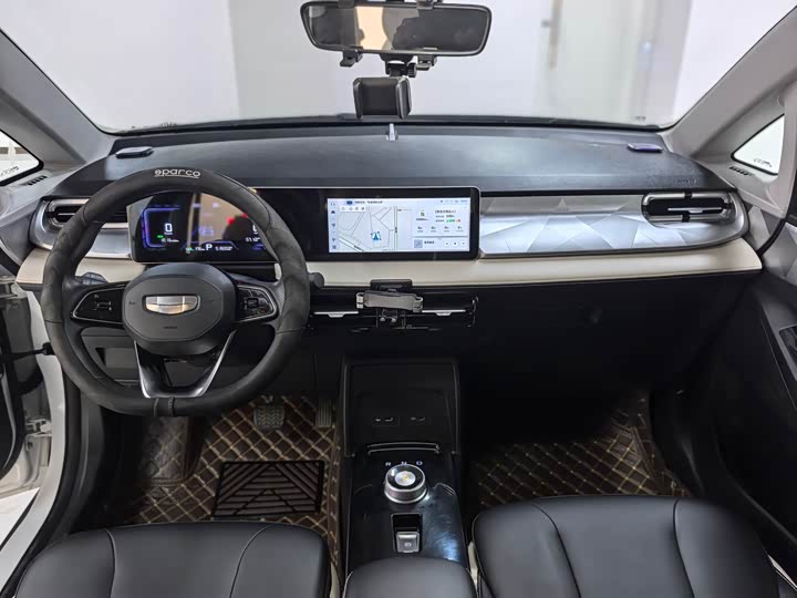 Фото 14 - Geely Geometry E Firefly