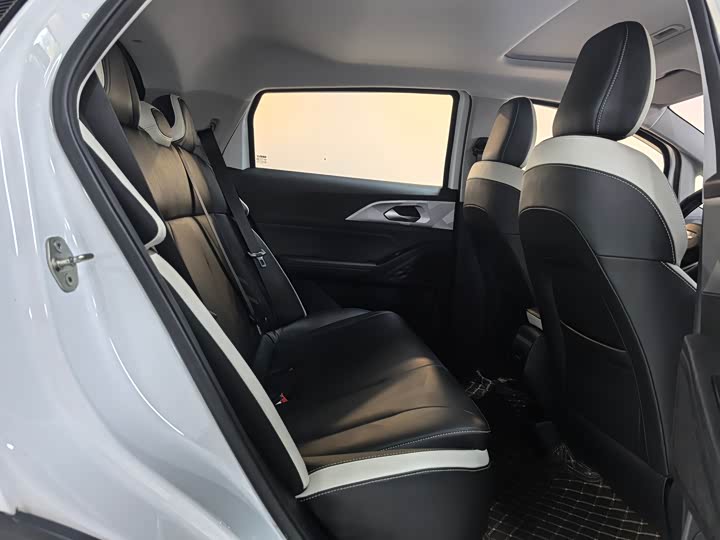 Фото 18 - Geely Geometry E Firefly