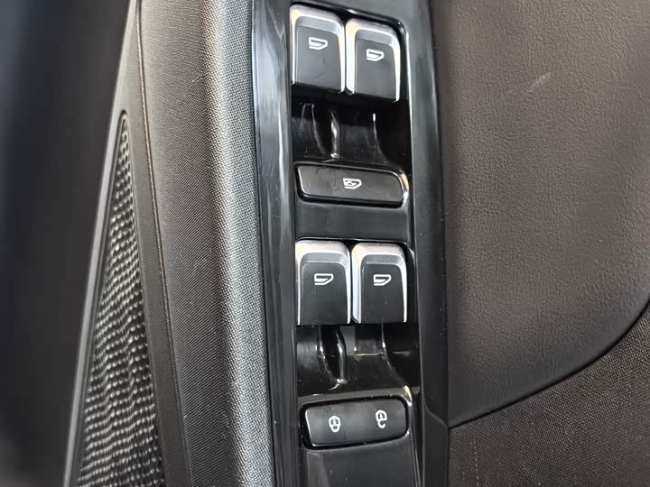 Фото 7 - Geely Geometry E Firefly