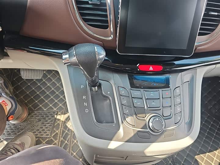 Фото 14 - JAC Refine L5