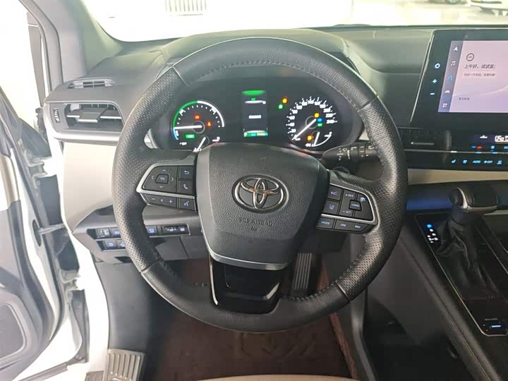 Фото 11 - Toyota Granvia