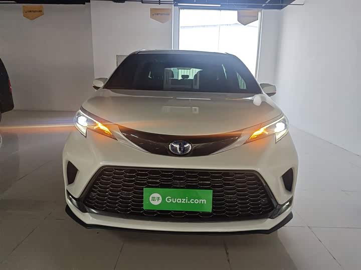 Фото 3 - Toyota Granvia