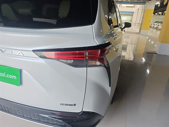 Фото 8 - Toyota Granvia