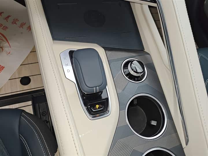 Фото 14 - Zeekr 001