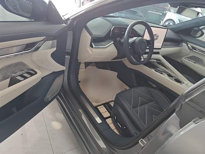 Фото 16 - Zeekr 001