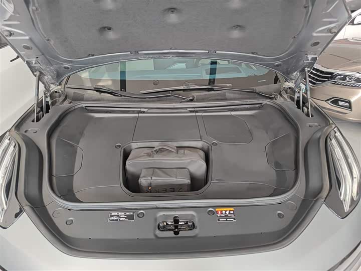 Фото 20 - Zeekr 001