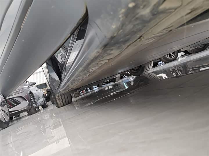 Фото 21 - Zeekr 001