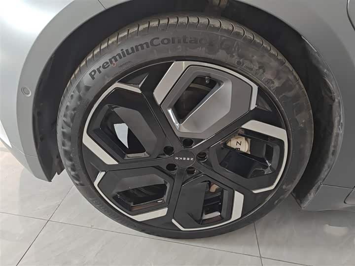 Фото 23 - Zeekr 001