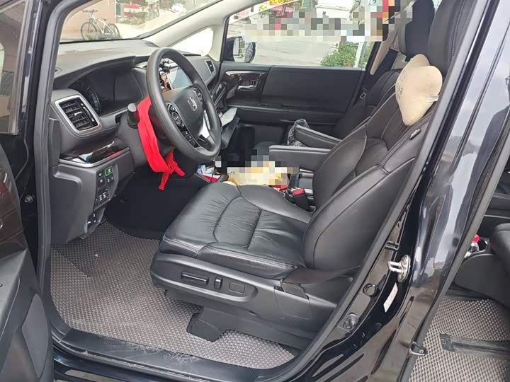 Фото 18 - Honda Odyssey